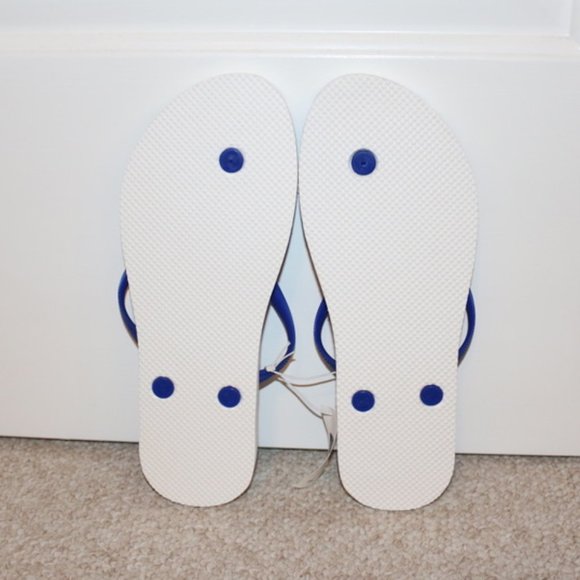 GAP Flip Flops - Picture 2 of 2